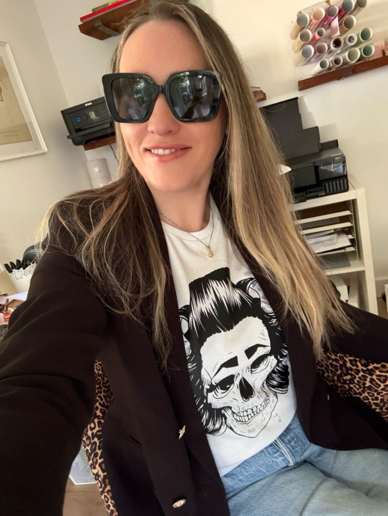 steph johnson scouse bird wearing scouse bird skull in rollers t-shirt