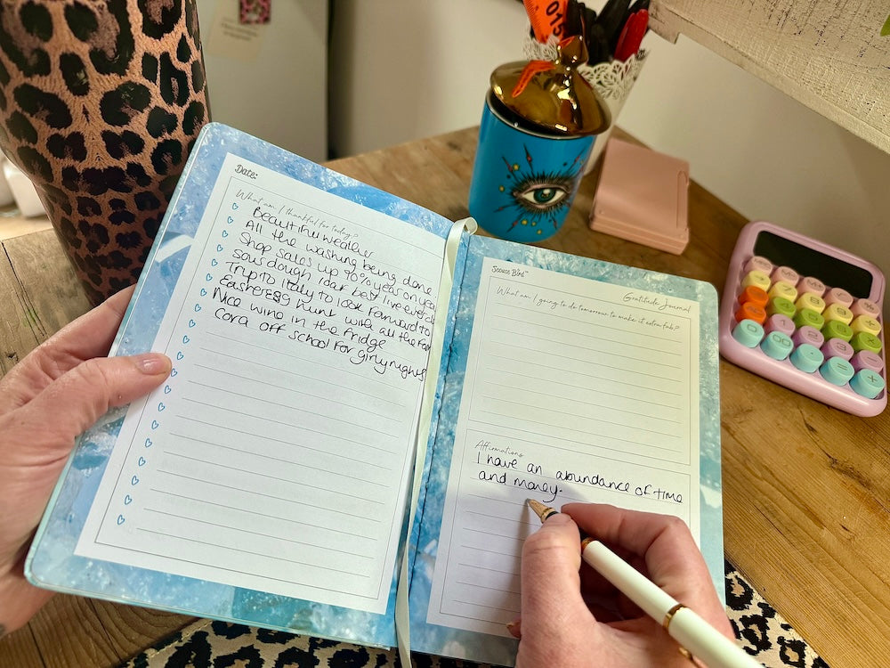 Scouse Bird simple gratitude journal for manifesting for beginners.