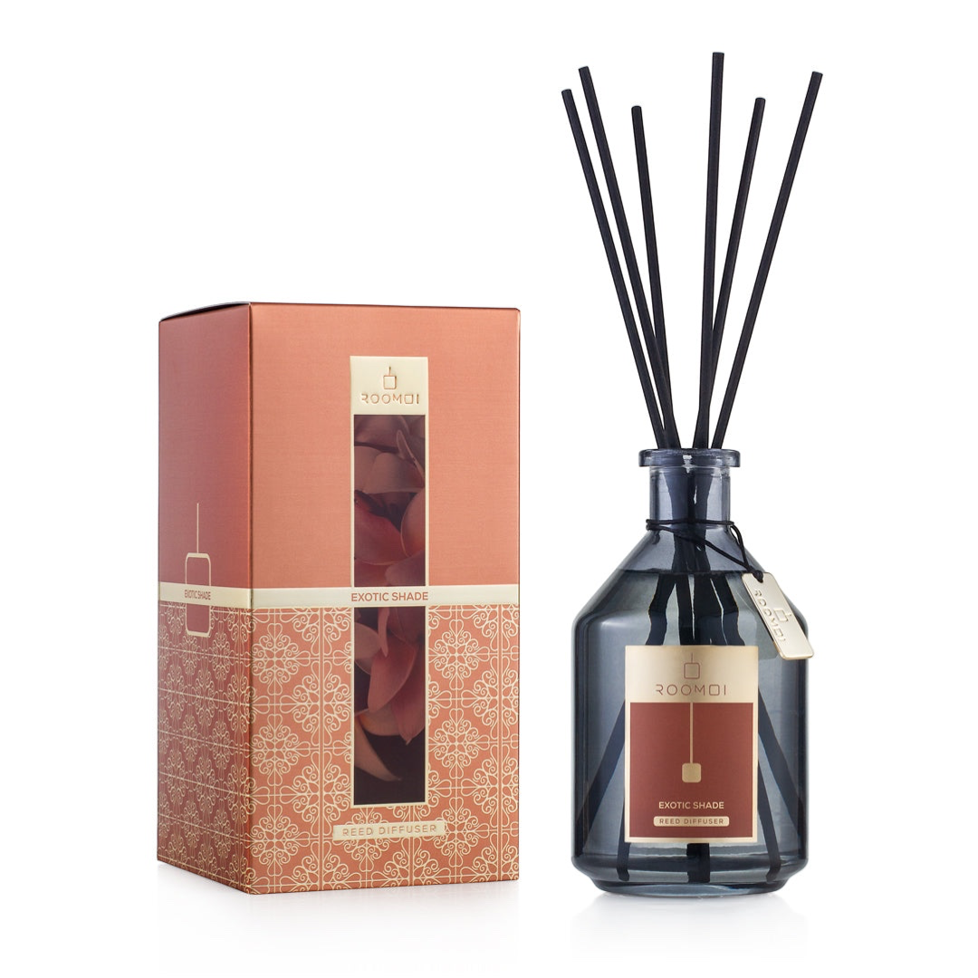 Scouse Bird Shop Roomoi Italian Reed Diffuser 500ml in Exotic Shade, a dark glass bottle with black reeds and a decorative box.